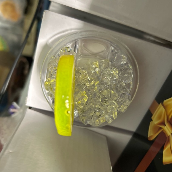 Yellow and White Drinkware Set with Lemon Accents - Picture 4 of 4